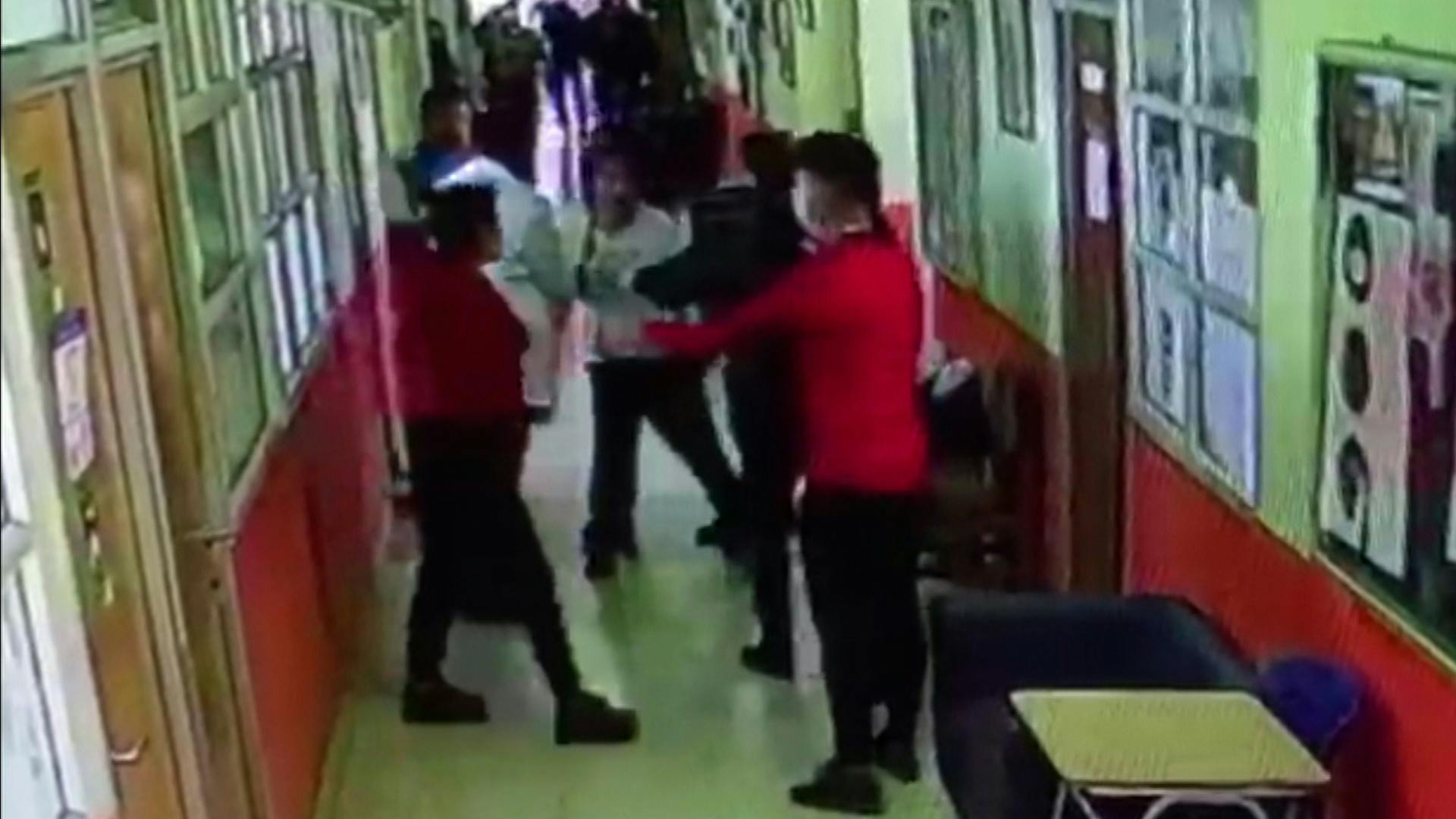 Condenan por lesiones a mujer que apuñaló a profesor