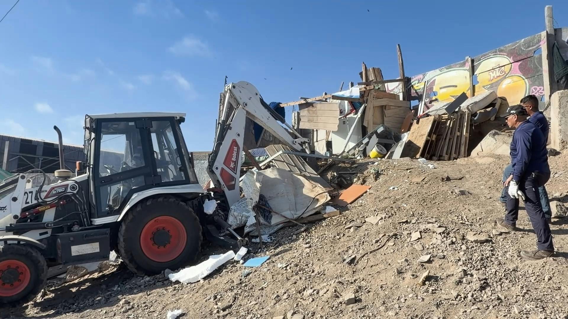 Desalojan una decena de rucos en Antofagasta