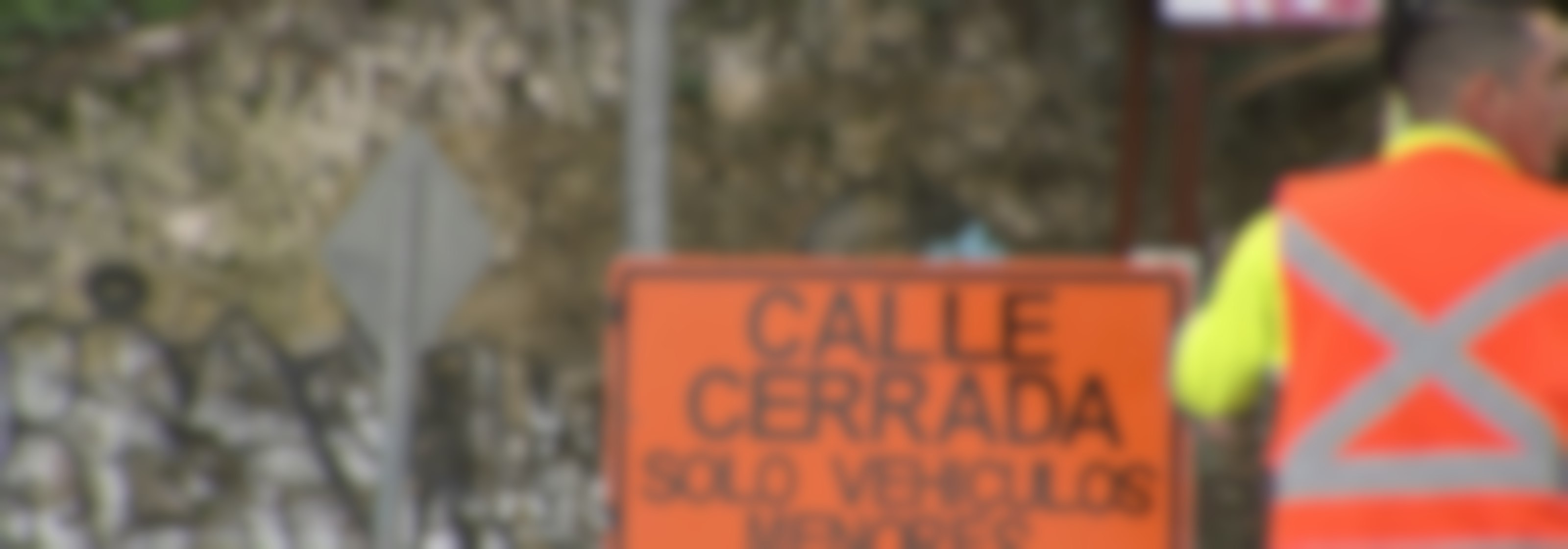 Socavón mantiene cerrada avenida Altamirano