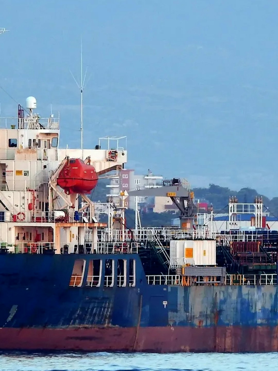 Internan a marino mercante por fiebre hemorrágica en Talcahuano