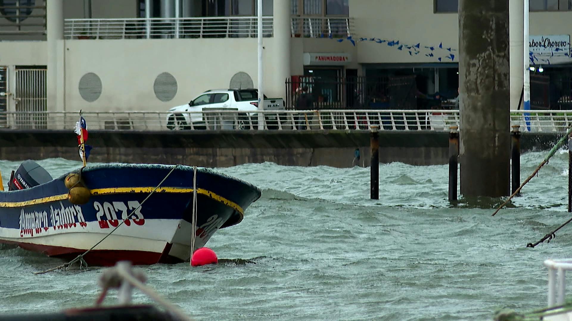 Rachas de viento de casi 90 kilómetros por hora se registraron este jueves en algunos puntos de la costa de la Región del Biobío. Condiciones que fueron anunciadas por la Armada y que obligaron a tomar resguardos A diferencias de los anteriores temporales, esta vez no hubo marejadas que generaran complicaciones.