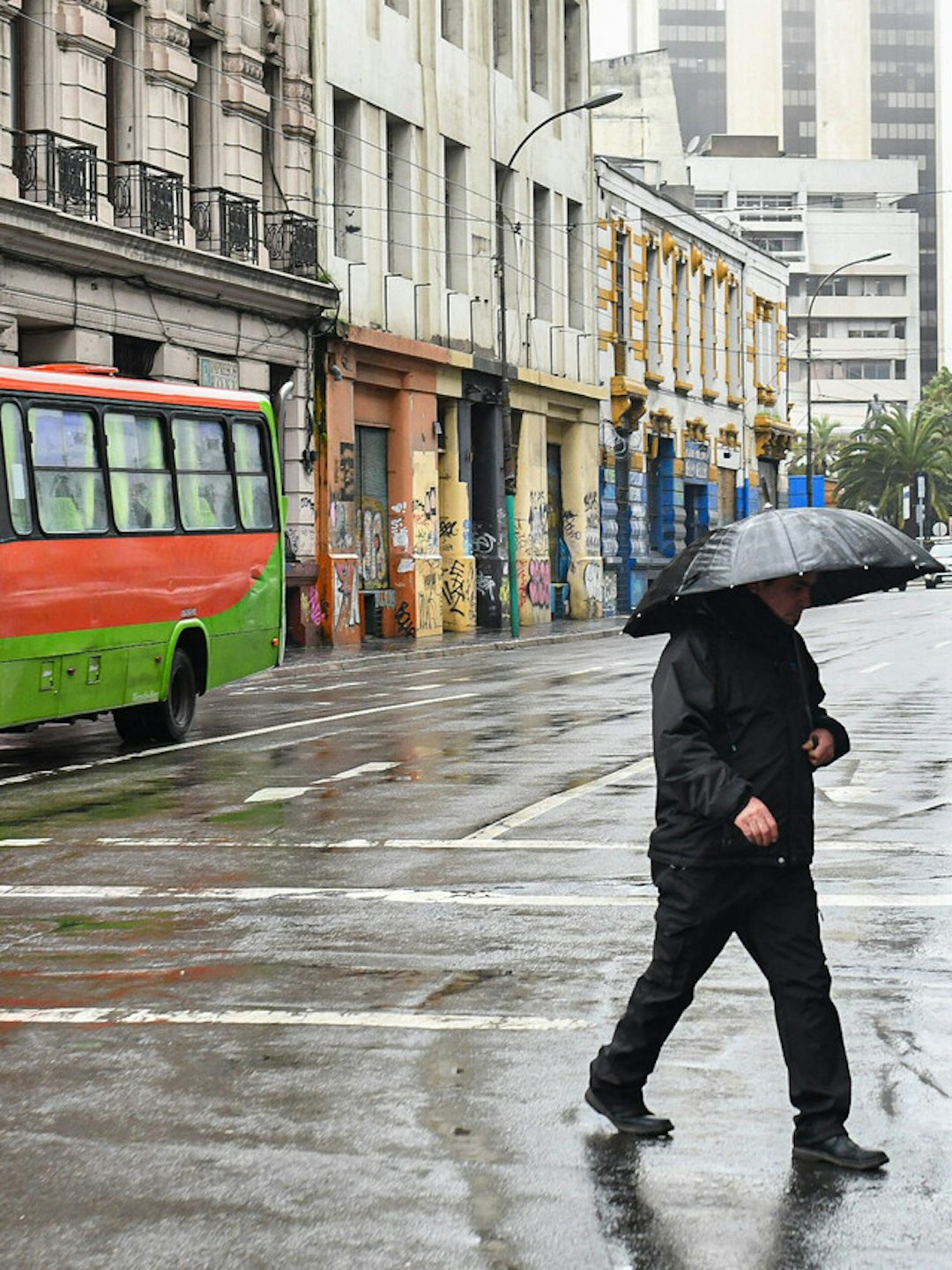 Nuevo sistema frontal: ¿A qué hora será el PEAK de precipitaciones este viernes?