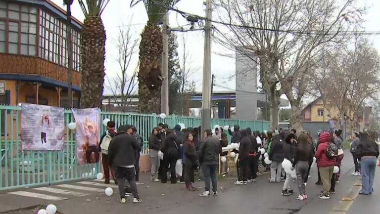"Saben que los alumnos andan con cuchillos": Terror en colegio de estudiante asesinado en San Bernardo 