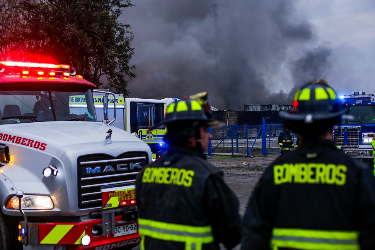 Bomberos tras controlar incendio: "No hemos tenido contacto con el prevencionista de riesgo"