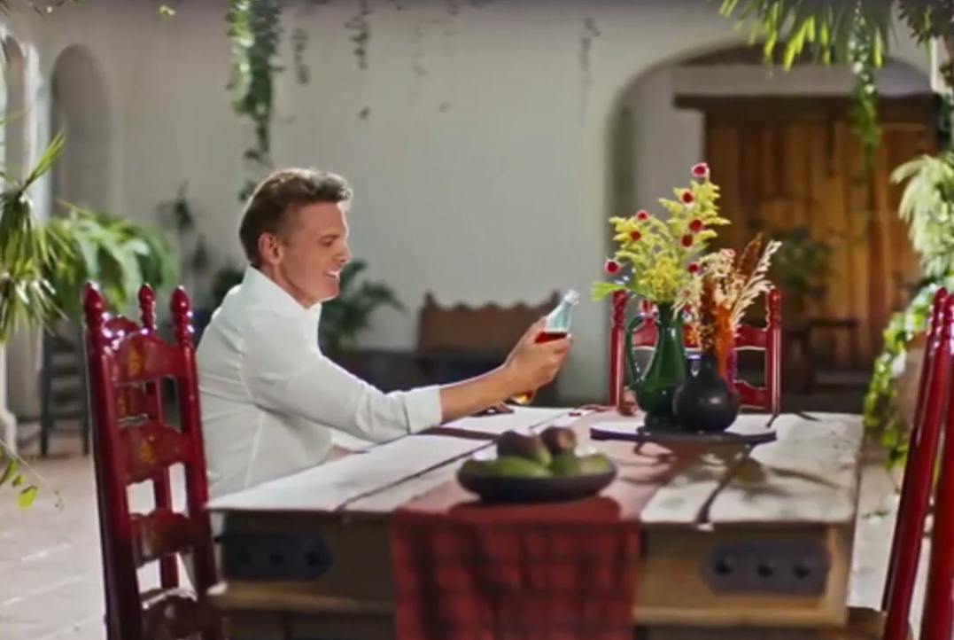 Luis Miguel sorprende y protagoniza publicidad de gaseosa 