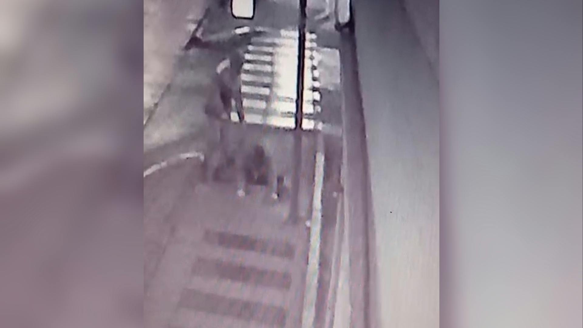 Adulto mayor cae un fosa de ducto duya tapa fue robada