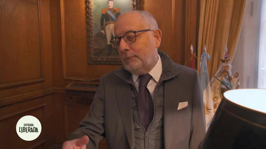 “Territorios Extranjeros”: Nico Rojas explora las historias detrás de las embajadas en Chile