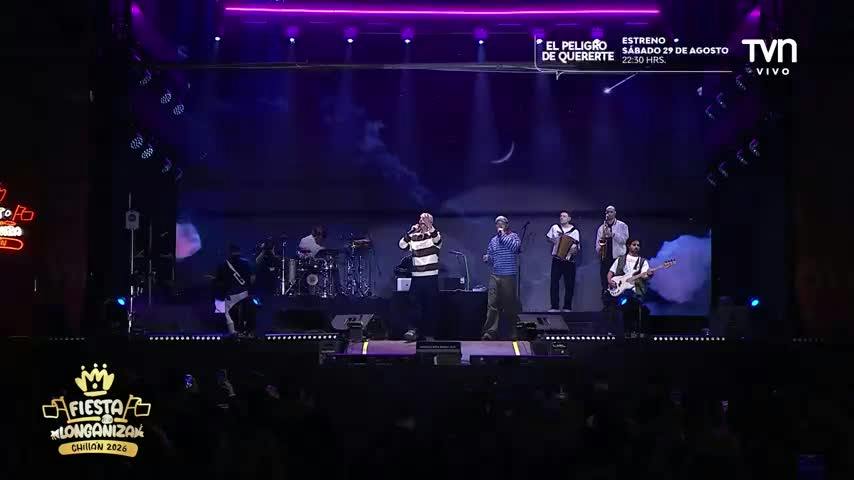 Amigo de Artistas hizo bailar a Chillán: Revive la presentación de la agrupación de cumbia en La Fiesta de la Longaniza
