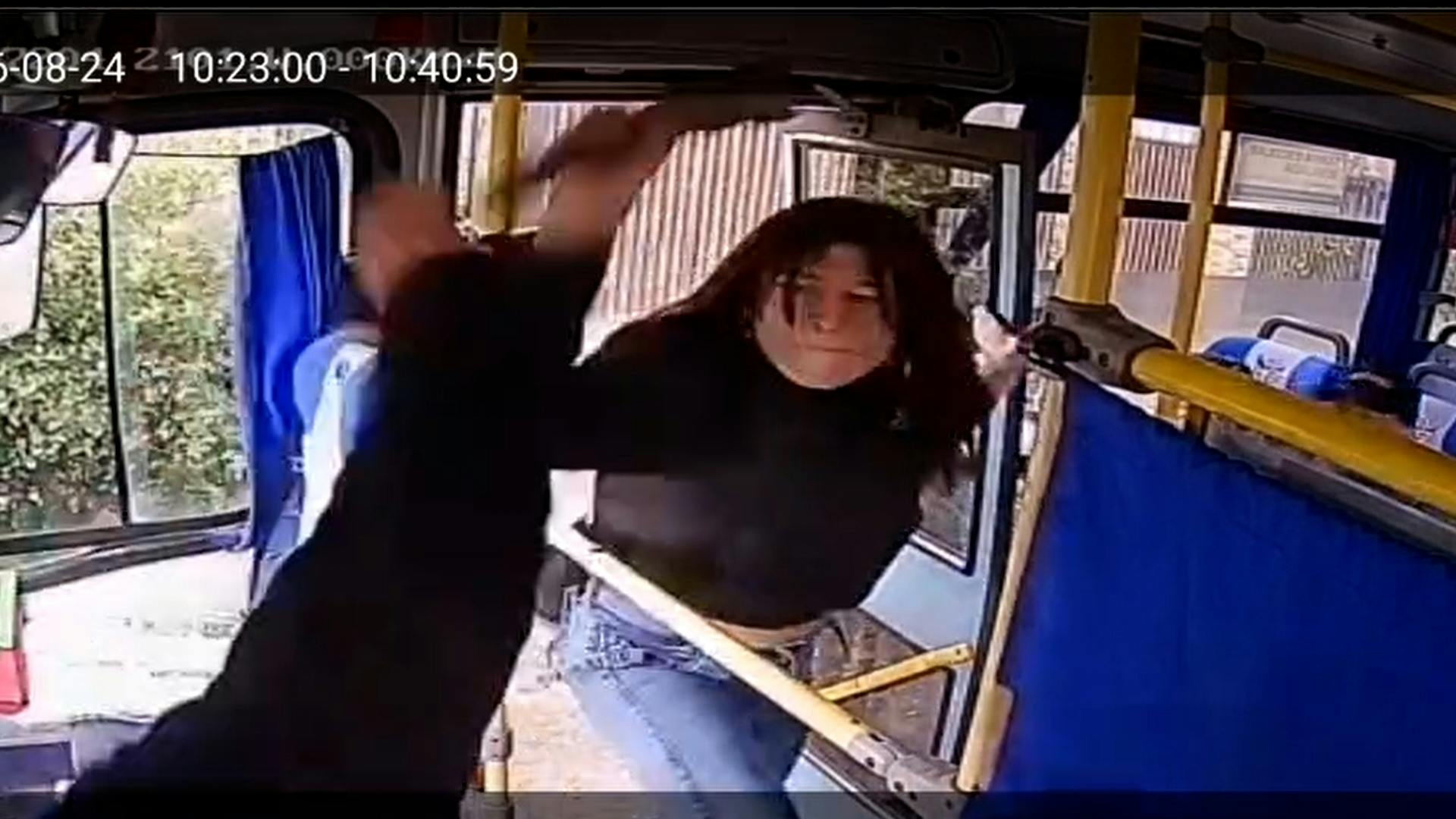 Chofer fue agredido por pasajera que no quiso pagar pasaje
