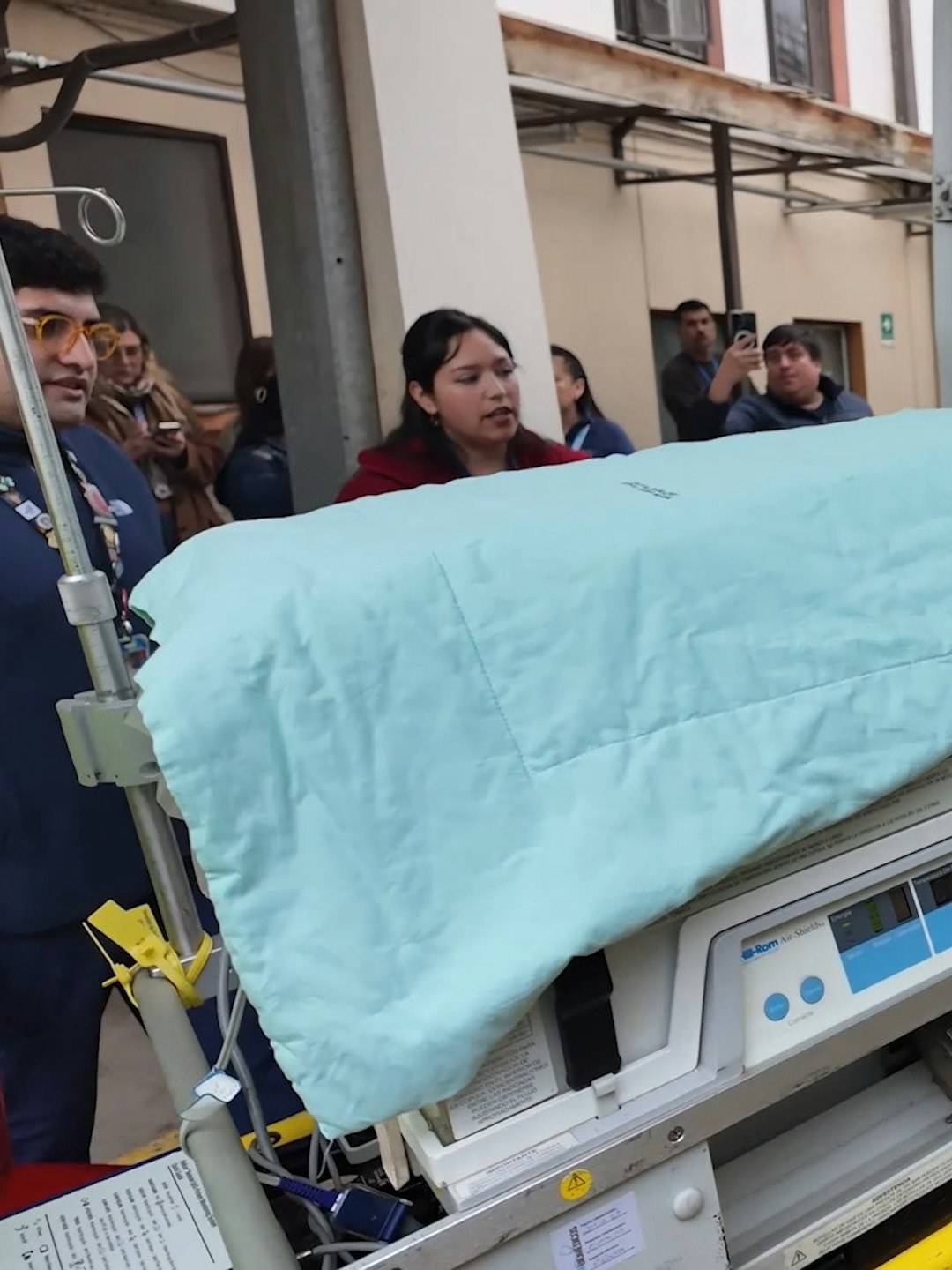 Por primera vez, los equipos y funcionarios de la salud enfrentaron en terreno lo que será uno de los mayores desafíos operativos para el hospital provincial Marga Marga, trasladar más de 80 pacientes internados desde el hospital de Quilpué a sus nuevas dependencias un desplazamiento definitivo que se vivió como un ensayo y dejó un positivo balance.