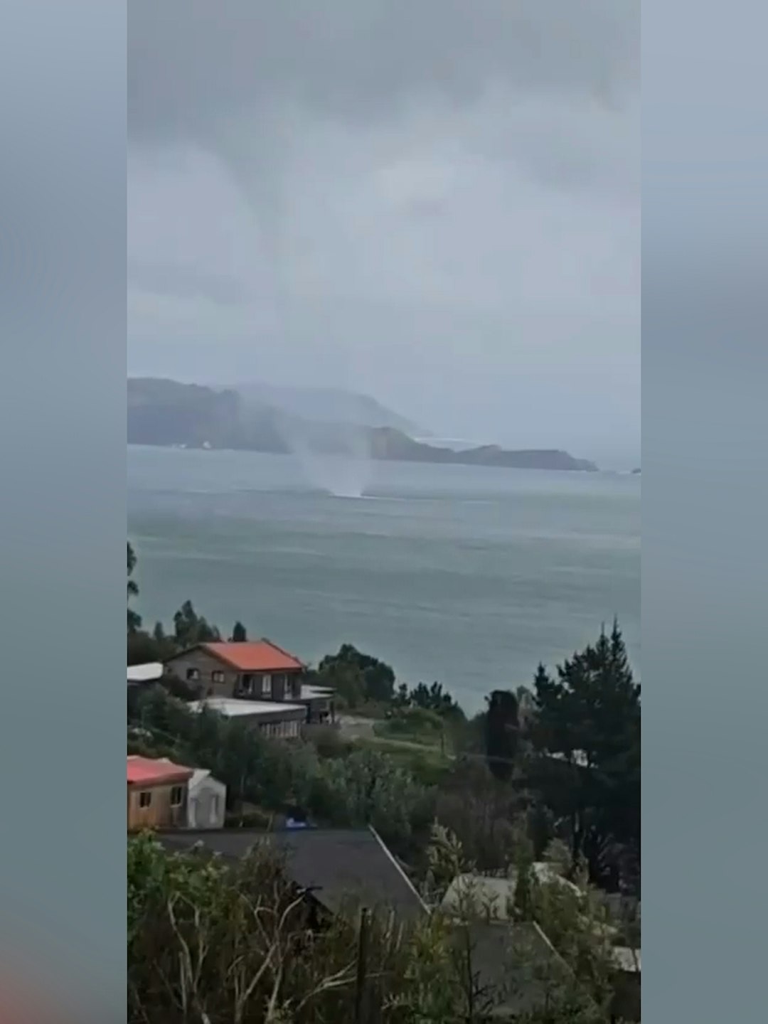 Precipitaciones causan problemas en villa Juan Riquelme de Concepción: barro ingresó a viviendas