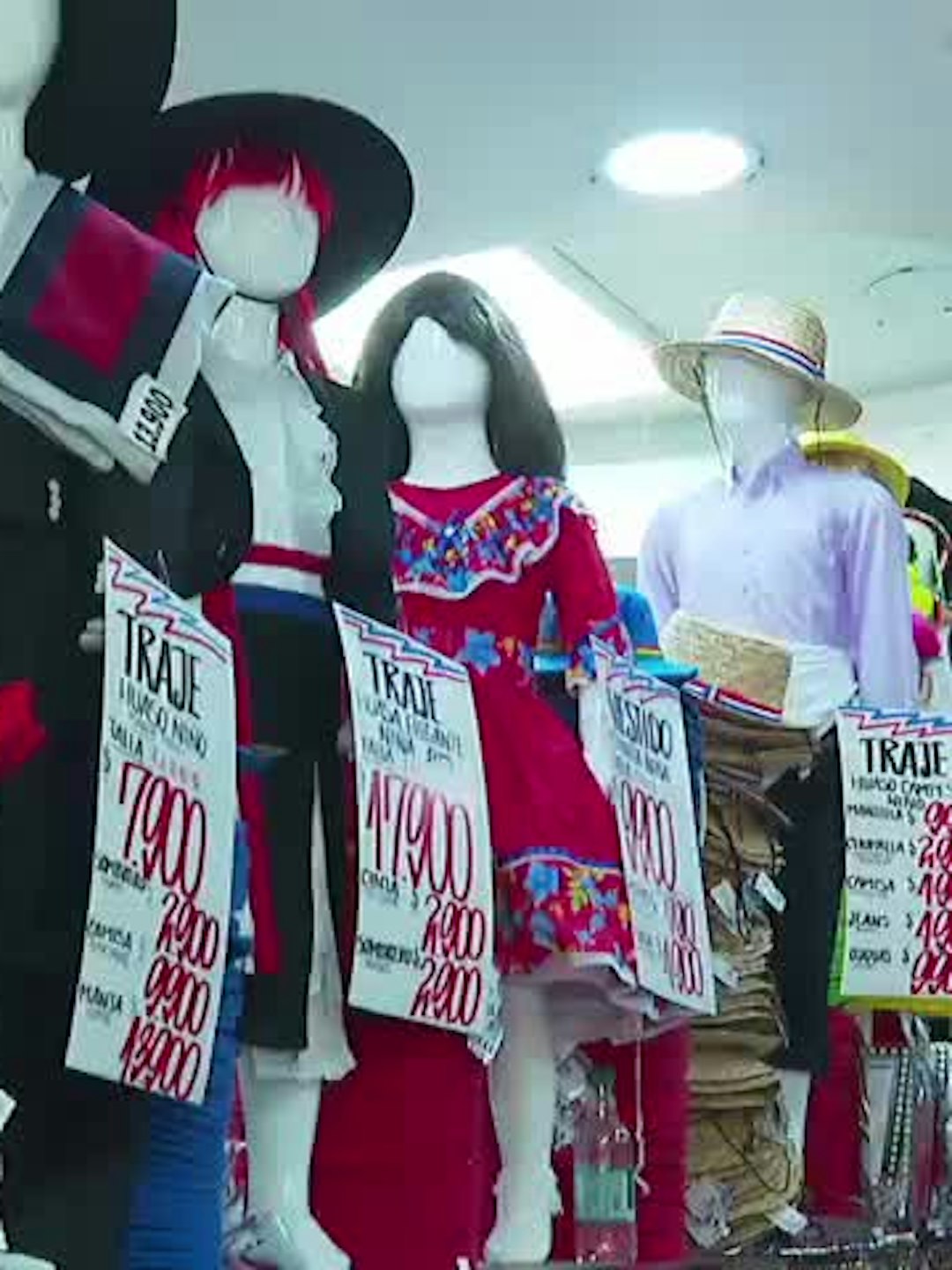 Comercio registra alta demanda de trajes típicos ante el inicio de las Fiestas Patrias