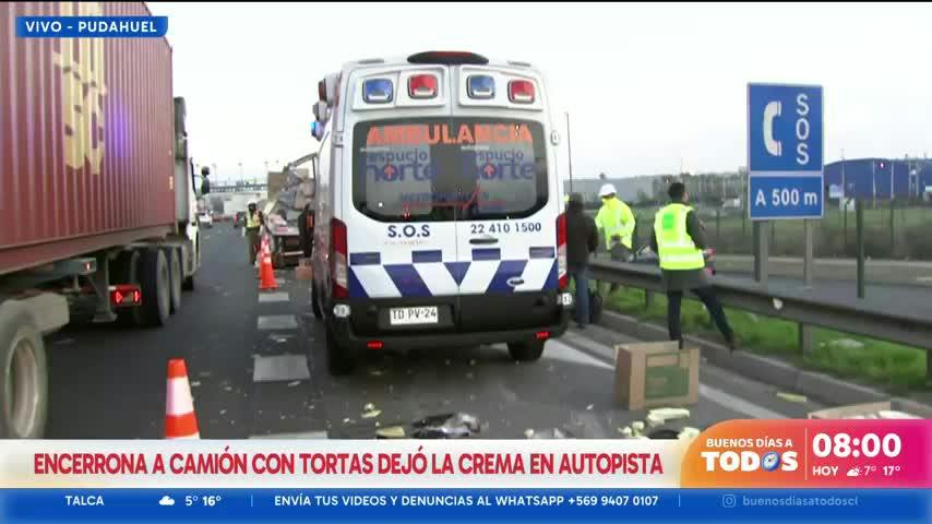 Camión que transportaba tortas sufrió accidente tras frustrar encerrona en plena autopista