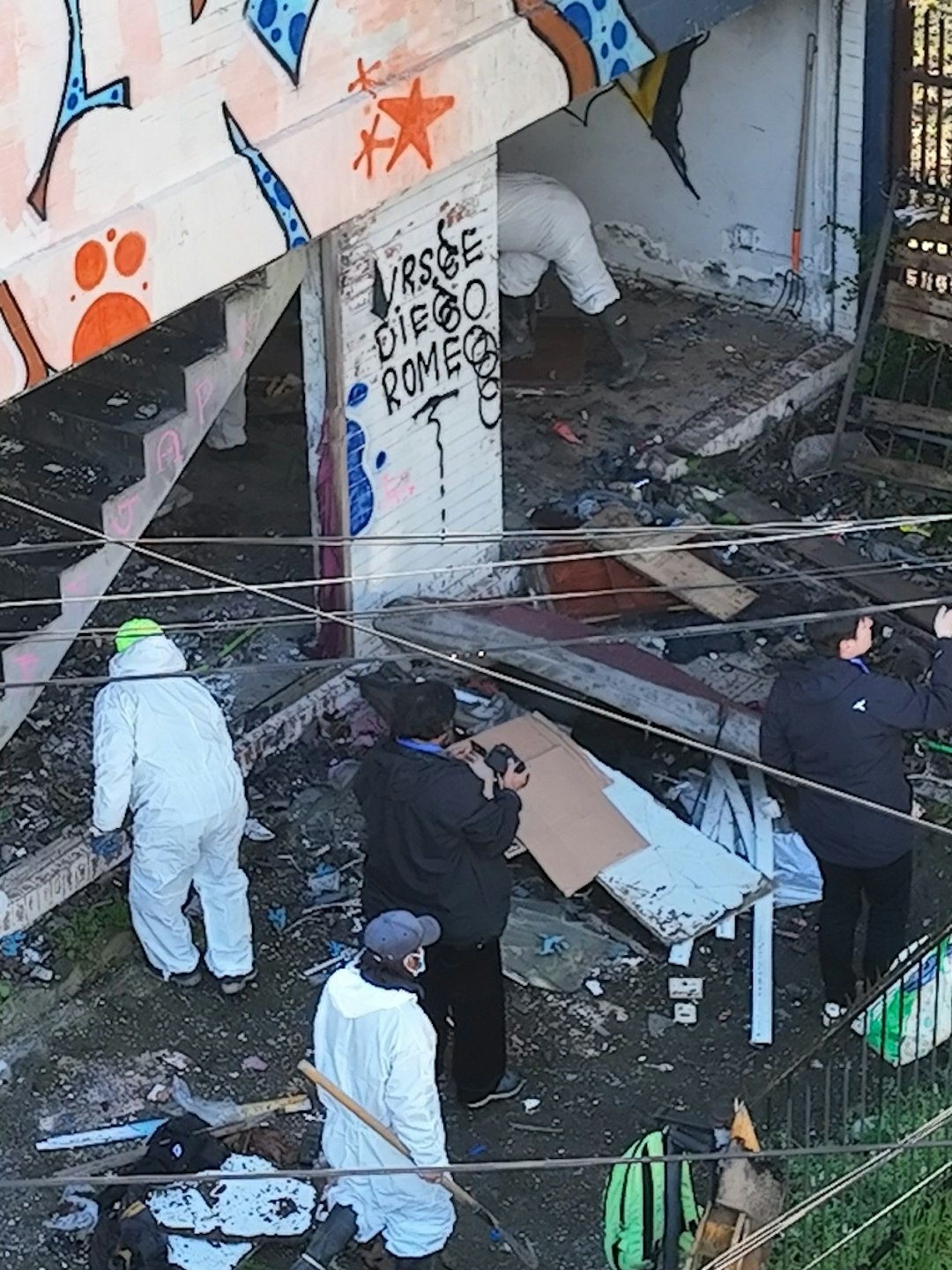 Okupas huyen antes de desalojo: Llevaban un año ocupando residencia