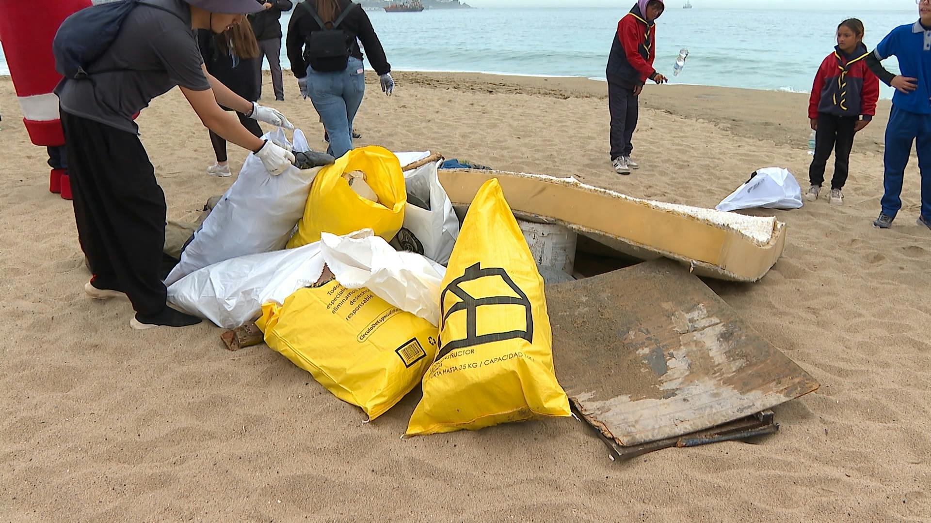 Caleta Portales se moviliza por la limpieza y protección de su costa