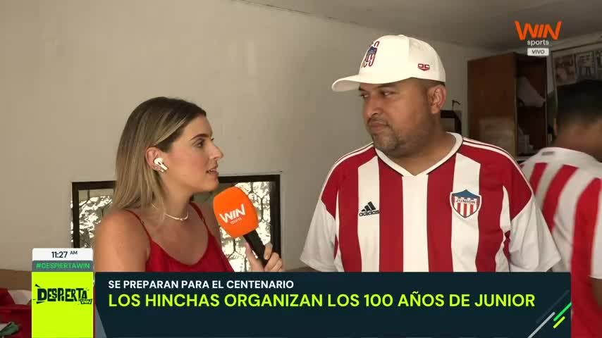 Hinchas de Junior construyendo bandera especial por el centenario - 30 de Julio de 2024