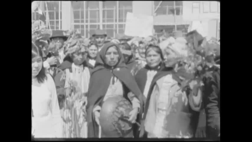 Vida cotidiana. Pueblos militantes. Allende y Régis Debray