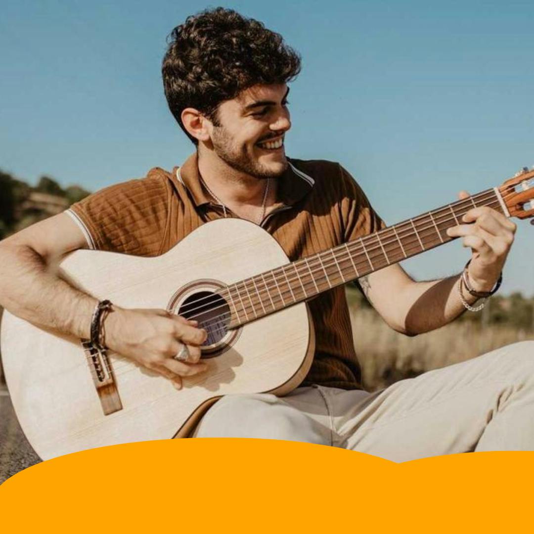 RAFA ROMERA y su permanente sonrisa nos presentan 'Dile a Cupido', una canción con sabor a pop argentino