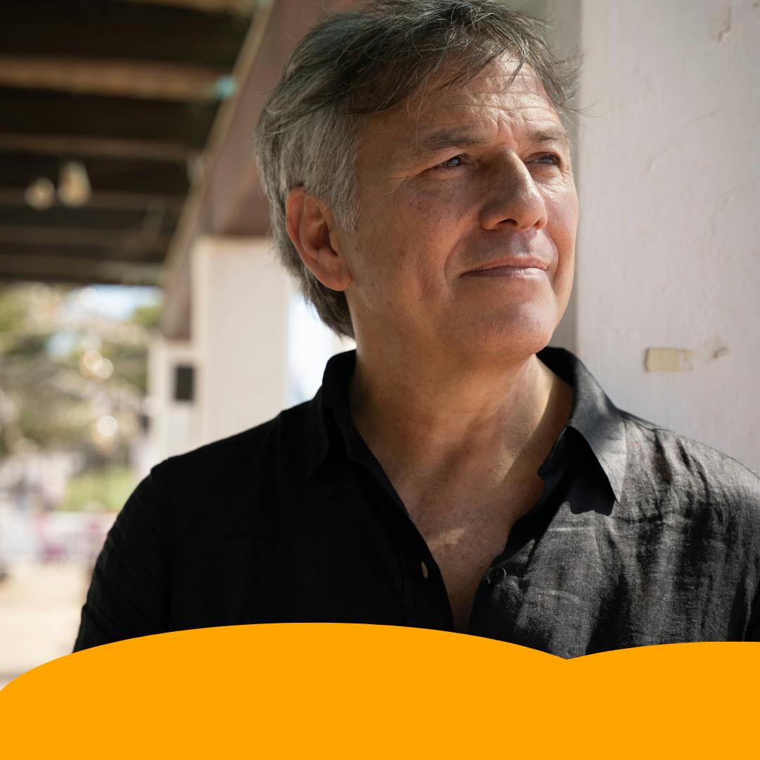 La poesía y experiencia de DANIEL CROS visitan Top Radio