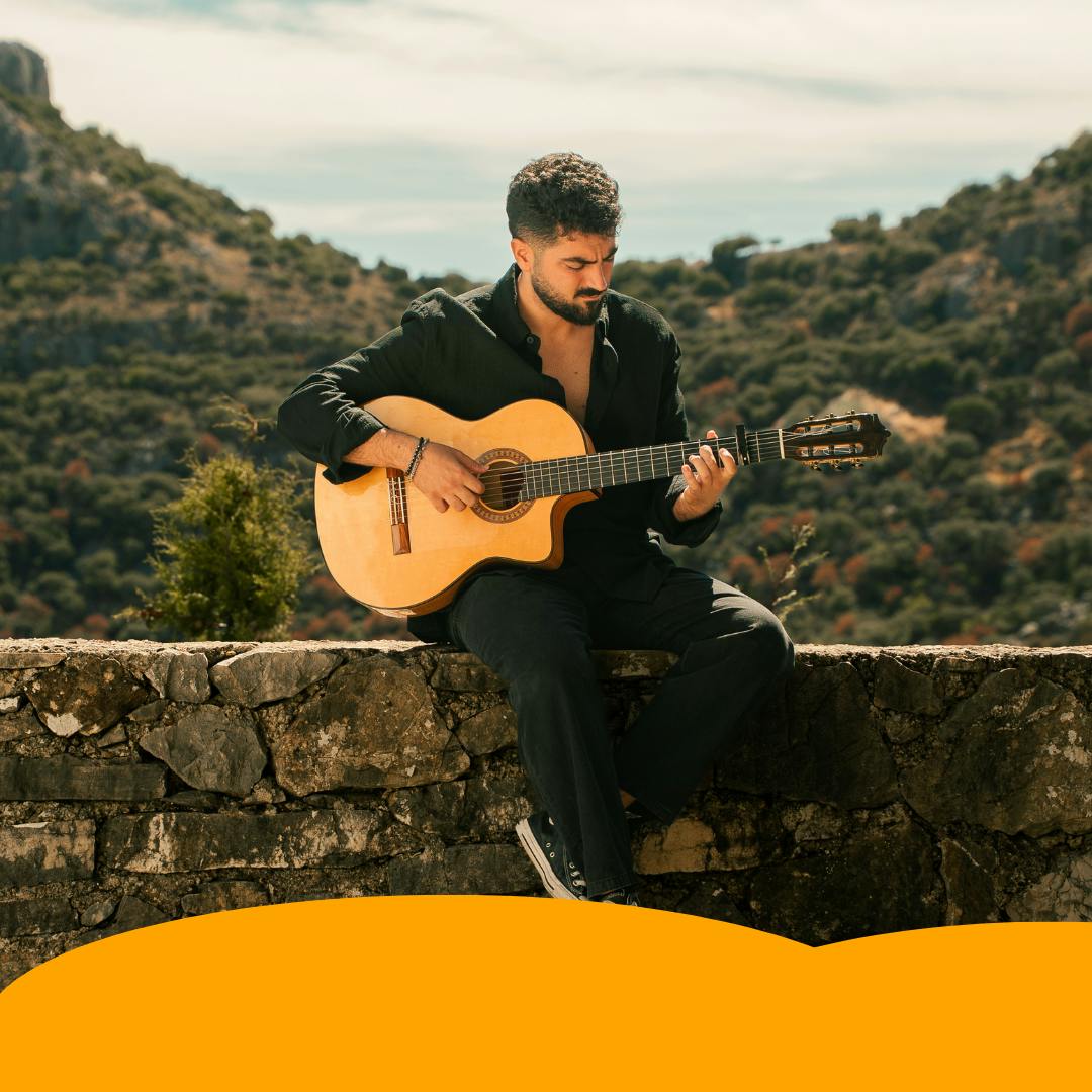 GONZALO ALHAMBRA: "Está cambiando la corriente musical, se vuelve a valorar la música, el arte, el directo, las guitarras tocadas, y eso es bueno"