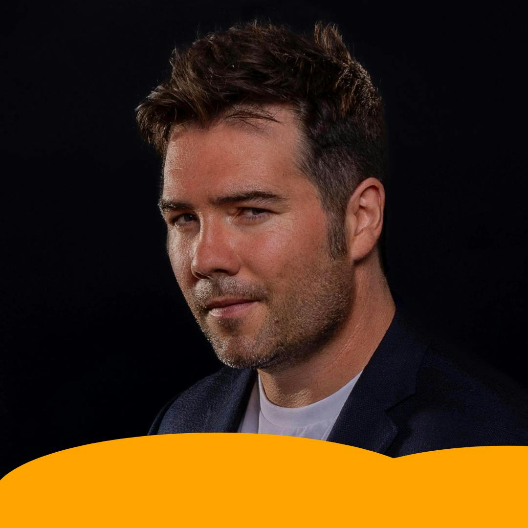 ALEX GALLARDO, hijo del cantante y compositor romántico MIGUEL GALLARDO: "En Sudamérica mi padre sigue sonando. Allí le tienen un cariño especial, mucha gente joven, entre 25 -35 años, sigue escuchando a mi padre"