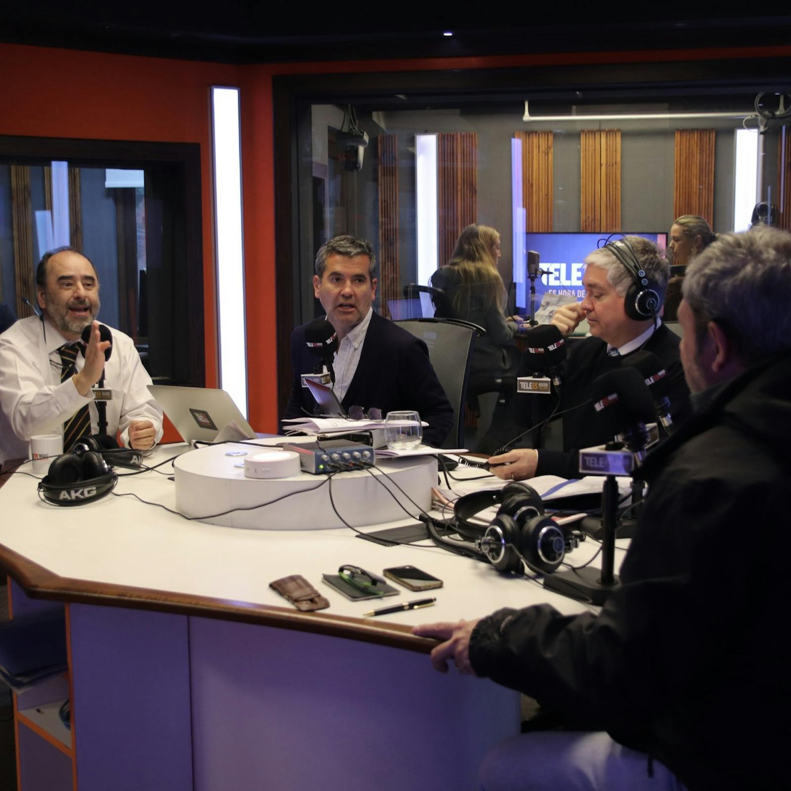 Joignant, Mujica y Guzmán conversan sobre los movimientos de los partidos políticos en Chile