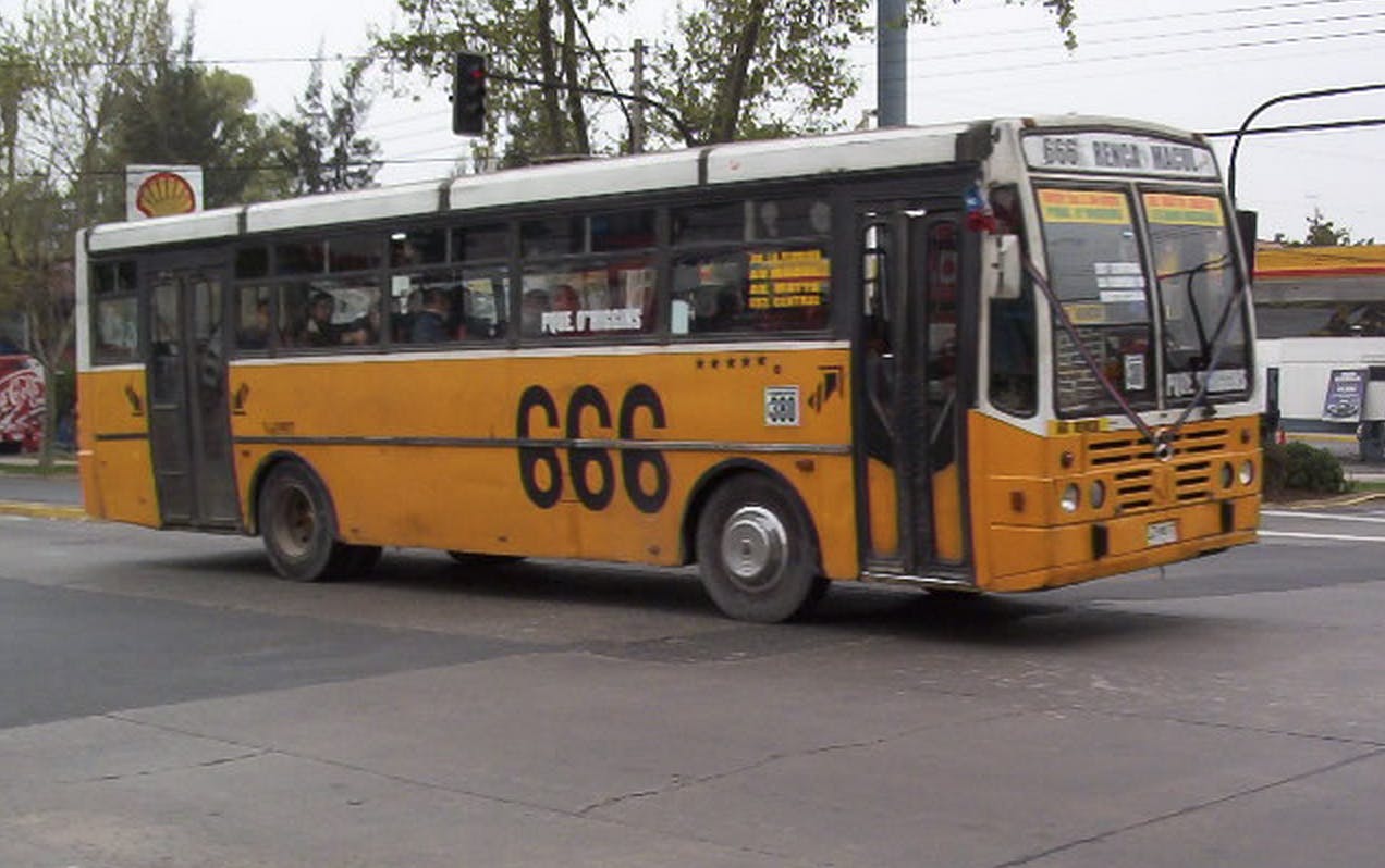 Las 2 Caras del Transporte: Transantiago y Metro