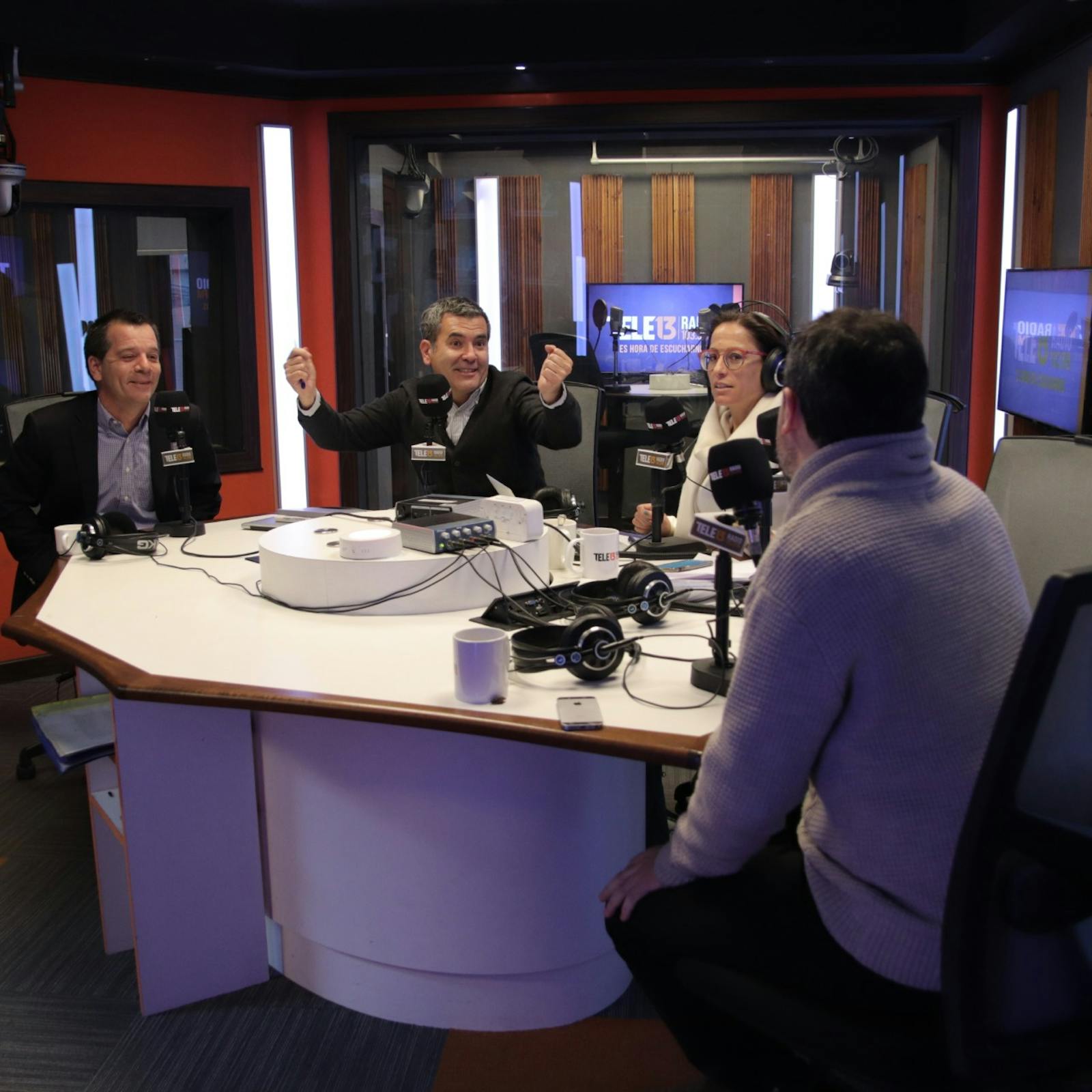 Brieba, Navarrete y Mujica conversan sobre la acusación constitucional contra Cubillos 