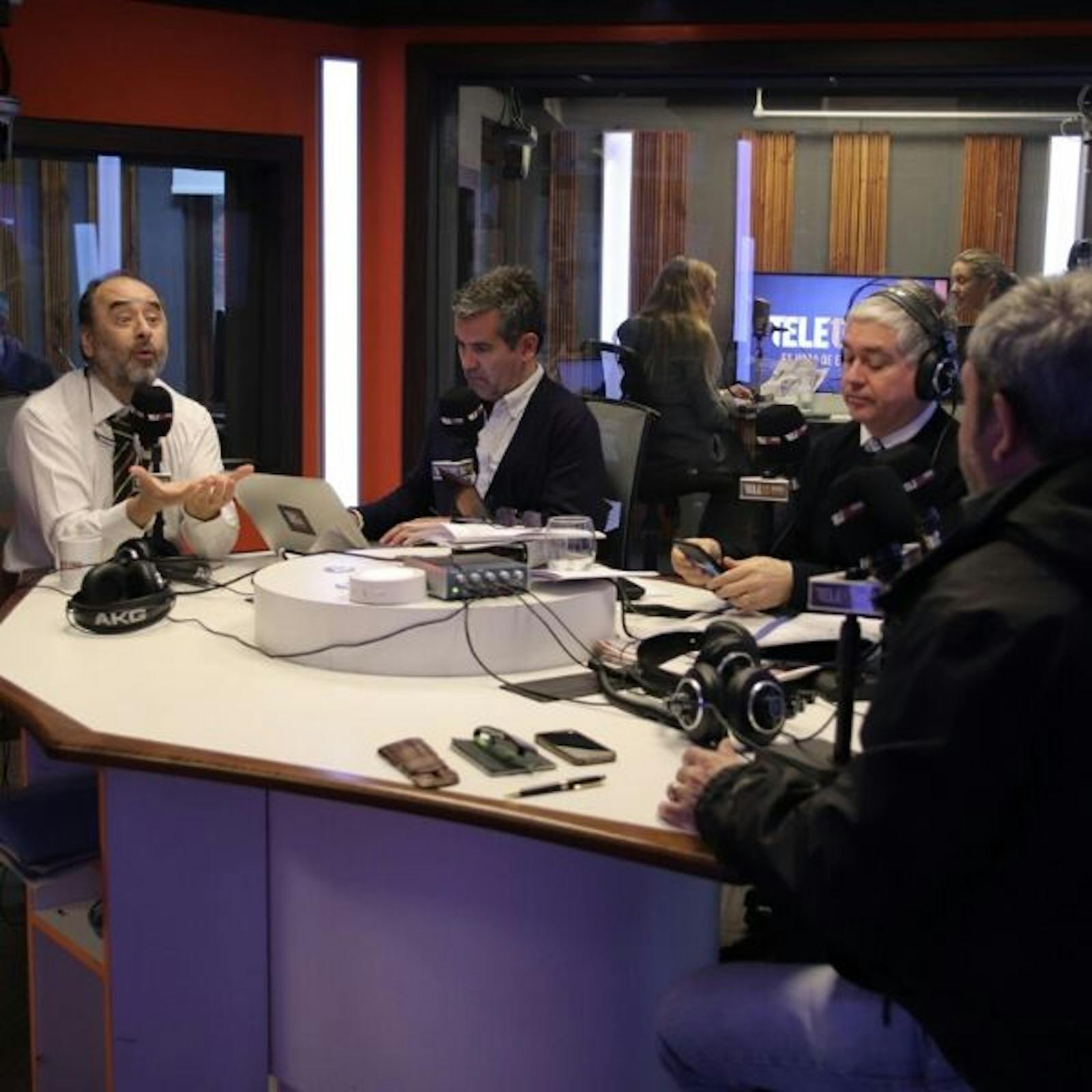 Joignant, Guzmán y Mujica conversan sobre medidas del gobierno