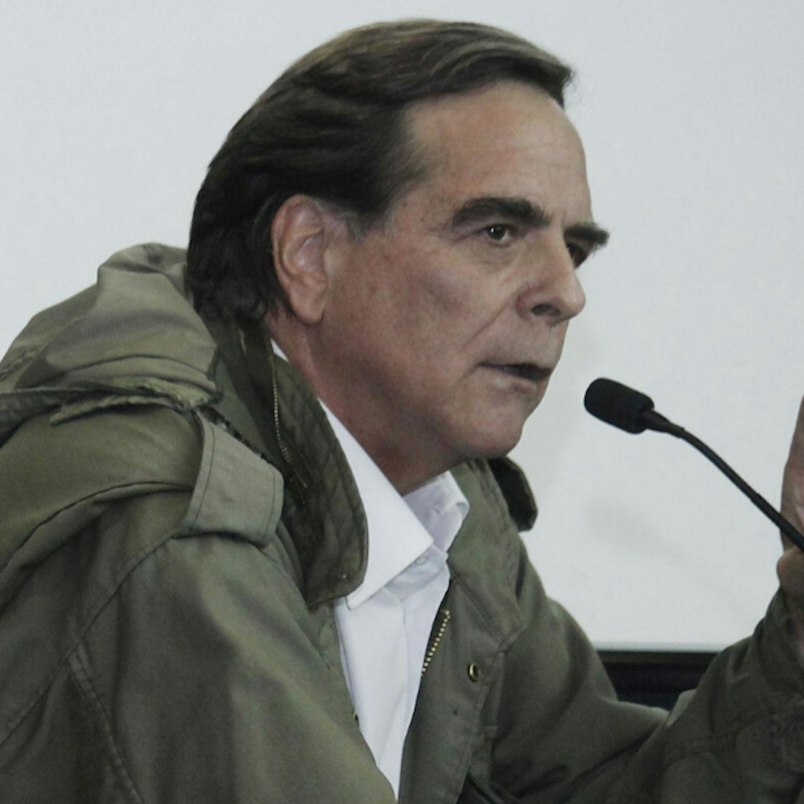 Felipe Berríos: "Es un momento para unirnos y apoyar toda clase de iniciativas (...), estamos en lo pequeño. Si estás a favor o en contra de las cajas es algo tan estúpido, ya habrá momento de discutir, para criticar y para cobrar cosas"