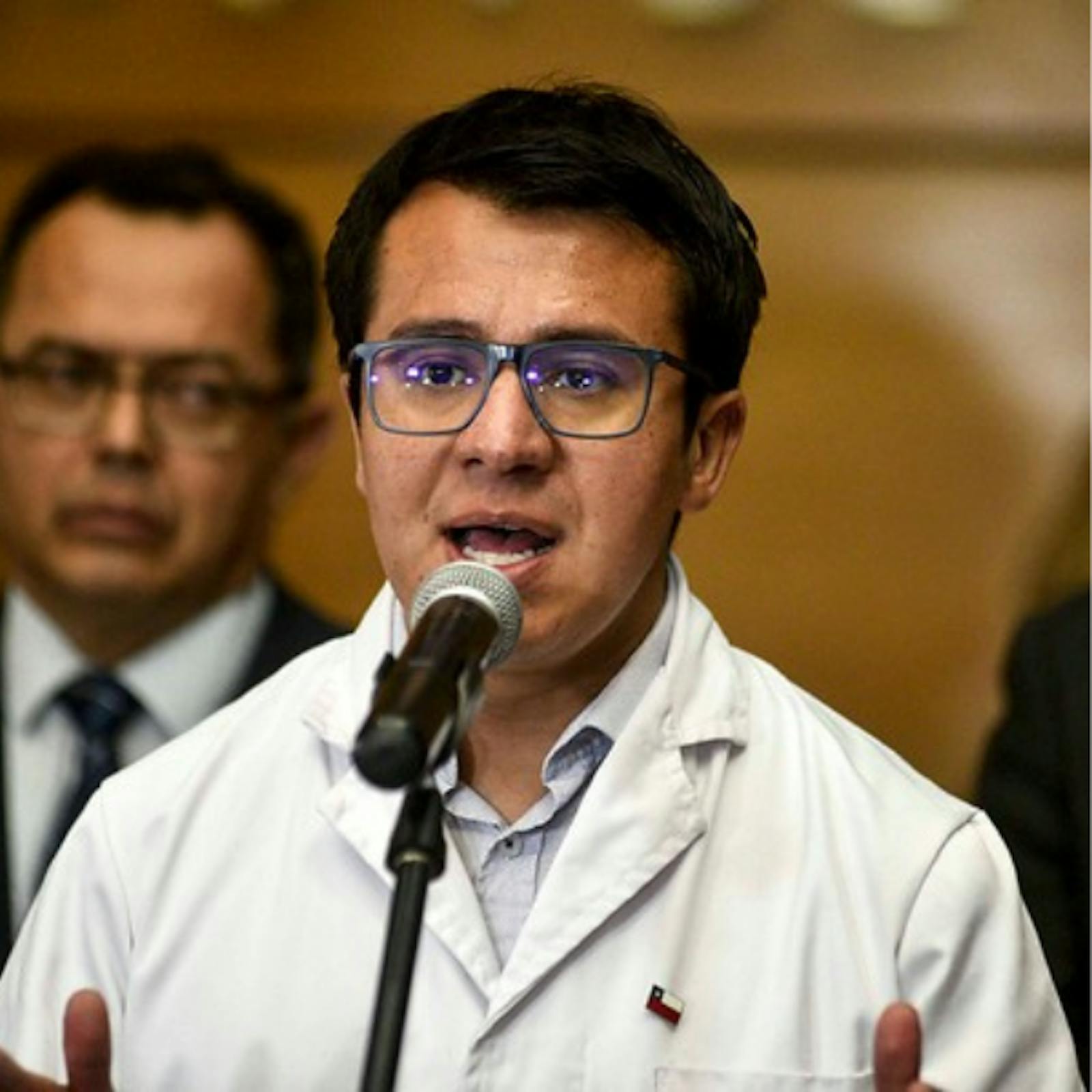 Seremi de Salud de Valparaíso por fiestas en Cachagua: “Hemos encontrado padres iguales a sus hijos, no entregan mucha información. O no tienen idea lo que hacen sus hijos o no quieren colaborar, por eso presentamos la denuncia" episode artwork