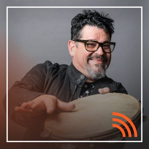 Joe Vasconcellos y su música llena de ritmos festivos y letras conscientes  