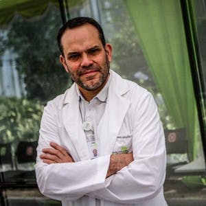 Presidente de la Sochimi, Darwin Acuña por aumento de contagiados Covid-19: “El comportamiento que pudiera tener Ómicron hace pensar que no va a tener tantos casos graves, sobre todo considerando la vacunación masiva en Chile”