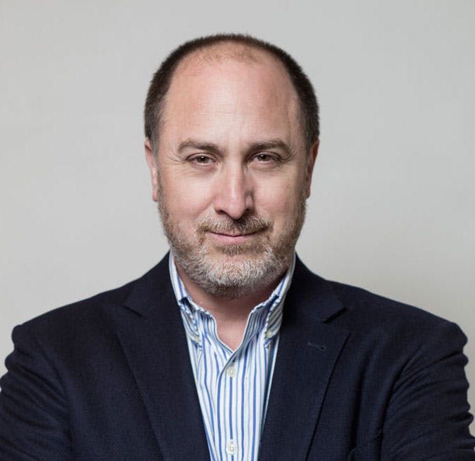 Roberto González, investigador principal del COES sobre los cambios de los chilenos en los últimos 6 años: “Todos los grupos, sin excepción, se mueven al centro. Es el gran espacio donde la gente se siente representada”