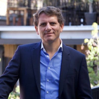 Álvaro Jadue, presidente de la Asociación del Barrio Bellavista por cierre de negocios: “Más de 300 locales no lograron resistir al estallido. La pandemia ayudó a ordenarnos y hoy muchos volvieron a abrir con nuevos operadores”