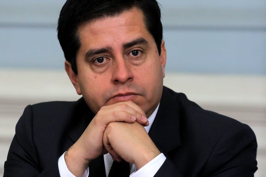 Pedro Araya, presidente de la Comisión de Constitución del Senado: Estamos tratando de cuadrar un círculo. El Gobierno debiese participar en la búsqueda de la solución y hoy no quiere sentarse a la mesa