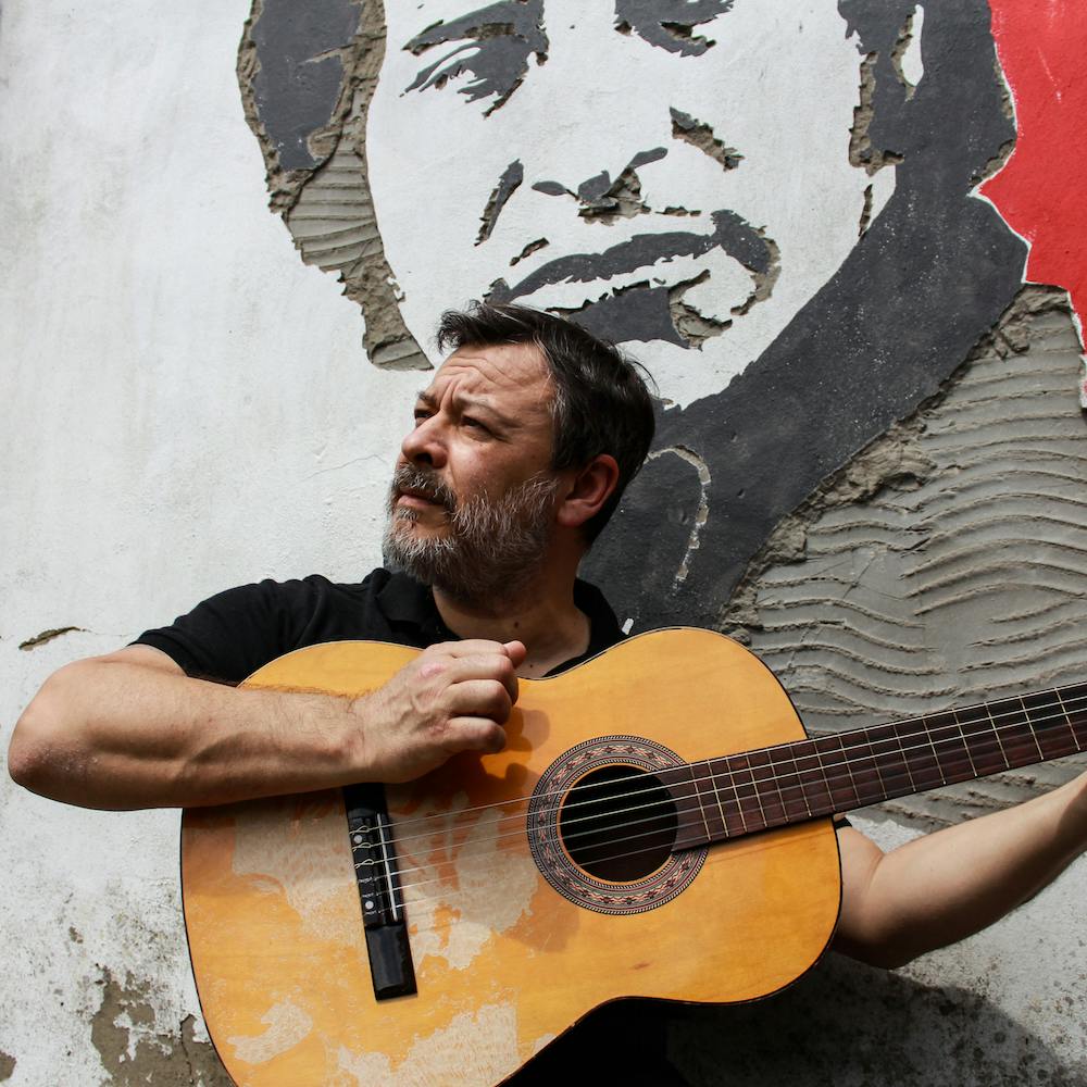 Radiotransmisor Recomienda: James Dean Bradfield, un héroe silente del rock y su homenaje a Víctor Jara