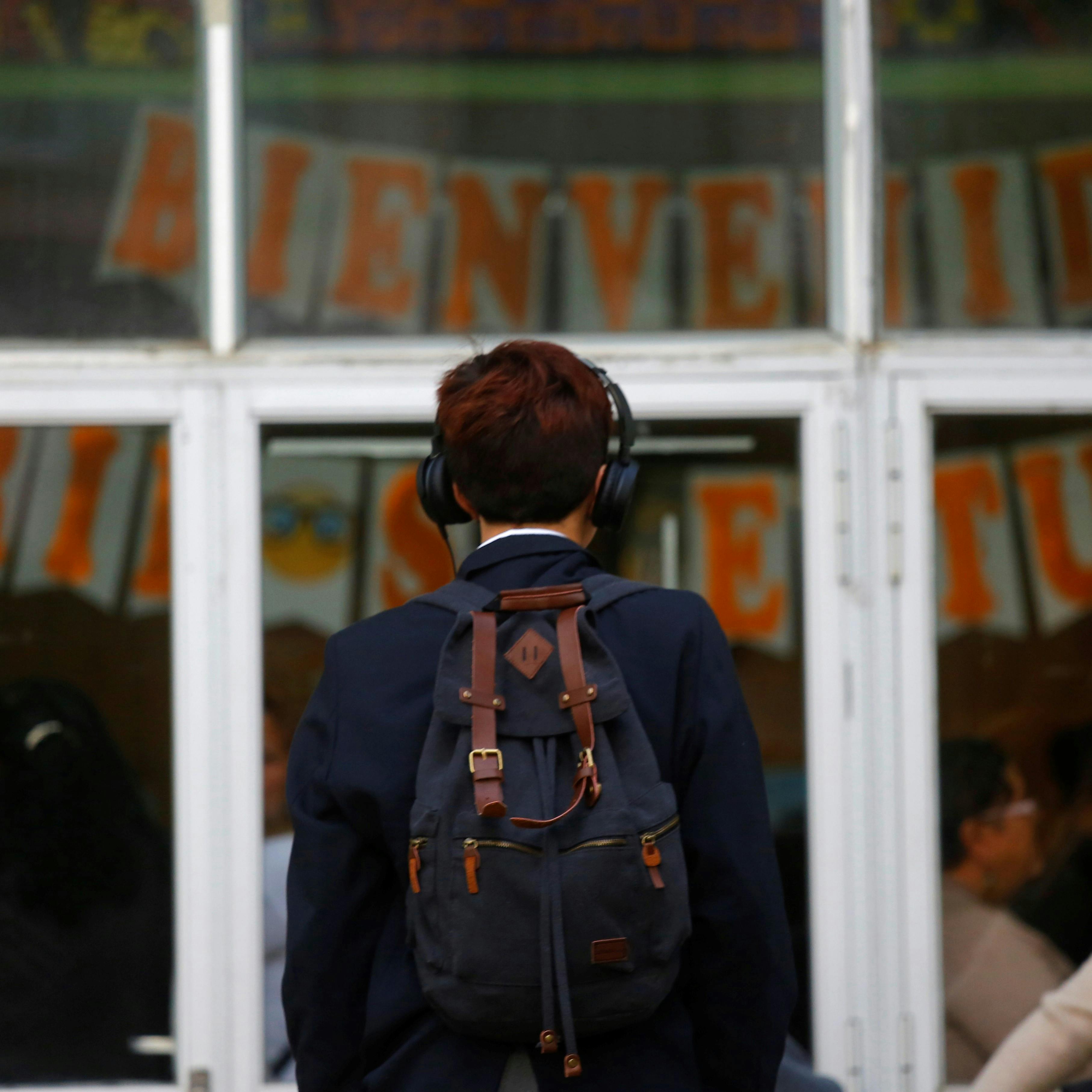 Psicólogo por violencia escolar: Hay un fuerte componente por la vuelta a clases después de la pandemia, falta de estructura y regulación