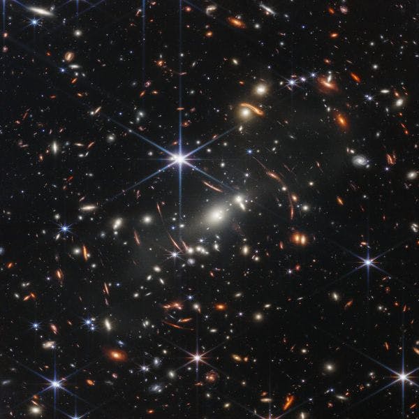 Astrónomo de ALMA por primeras fotos de James Webb: Podemos llegar a ver casi 13 mil millones de años atrás en el tiempo