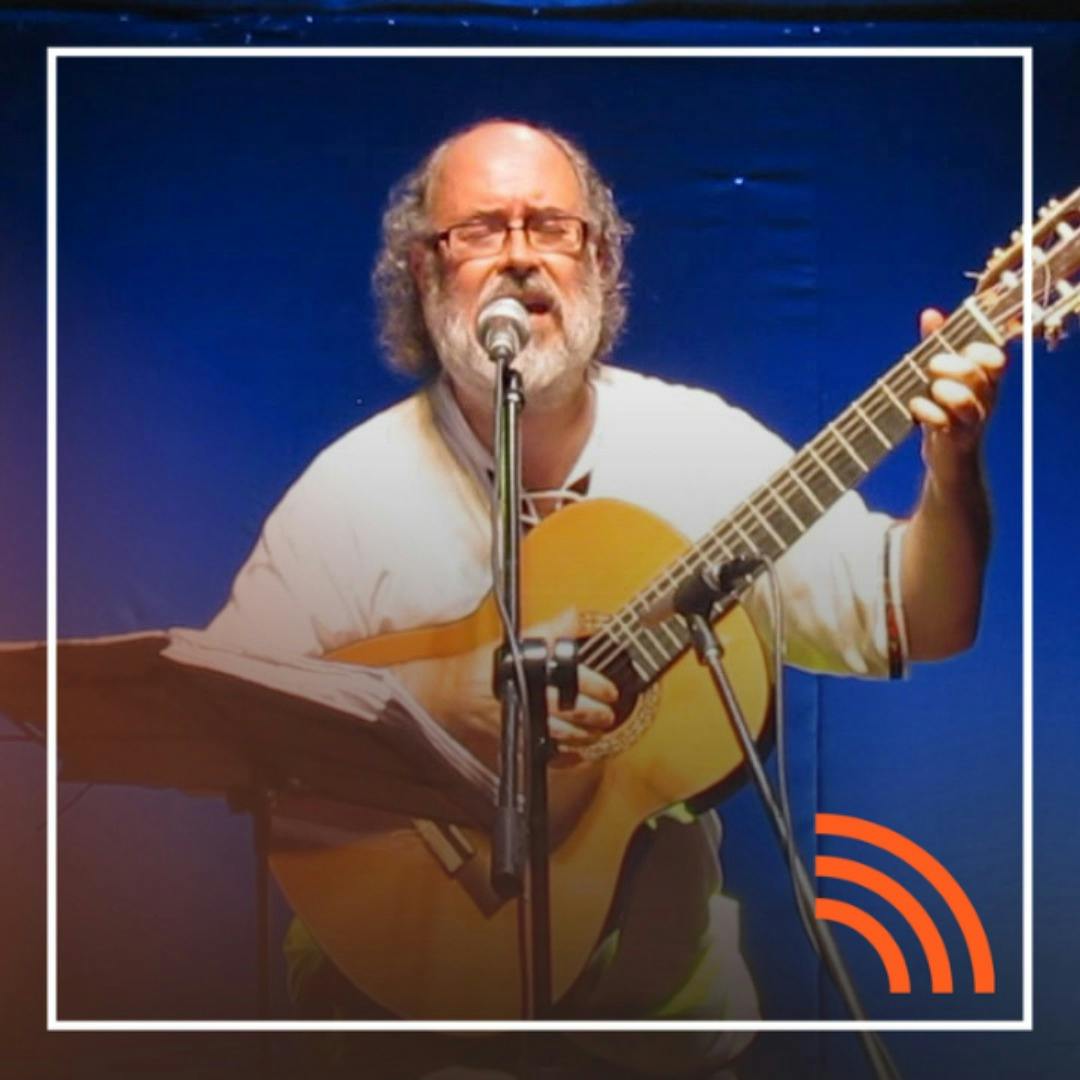 Eduardo Peralta, su guitarra, sus letras mordaces y poéticas
