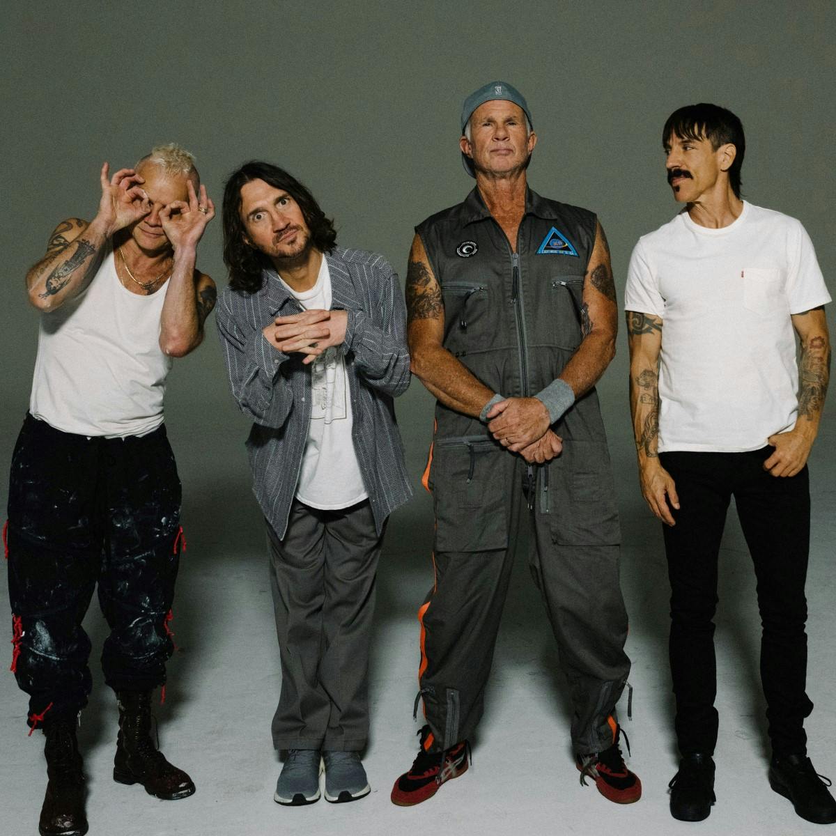 Red Hot Chili Peppers tienen fecha de lanzamiento para su nuevo disco; disfrutamos de cortes de la era dorada de Motley Crue; y más