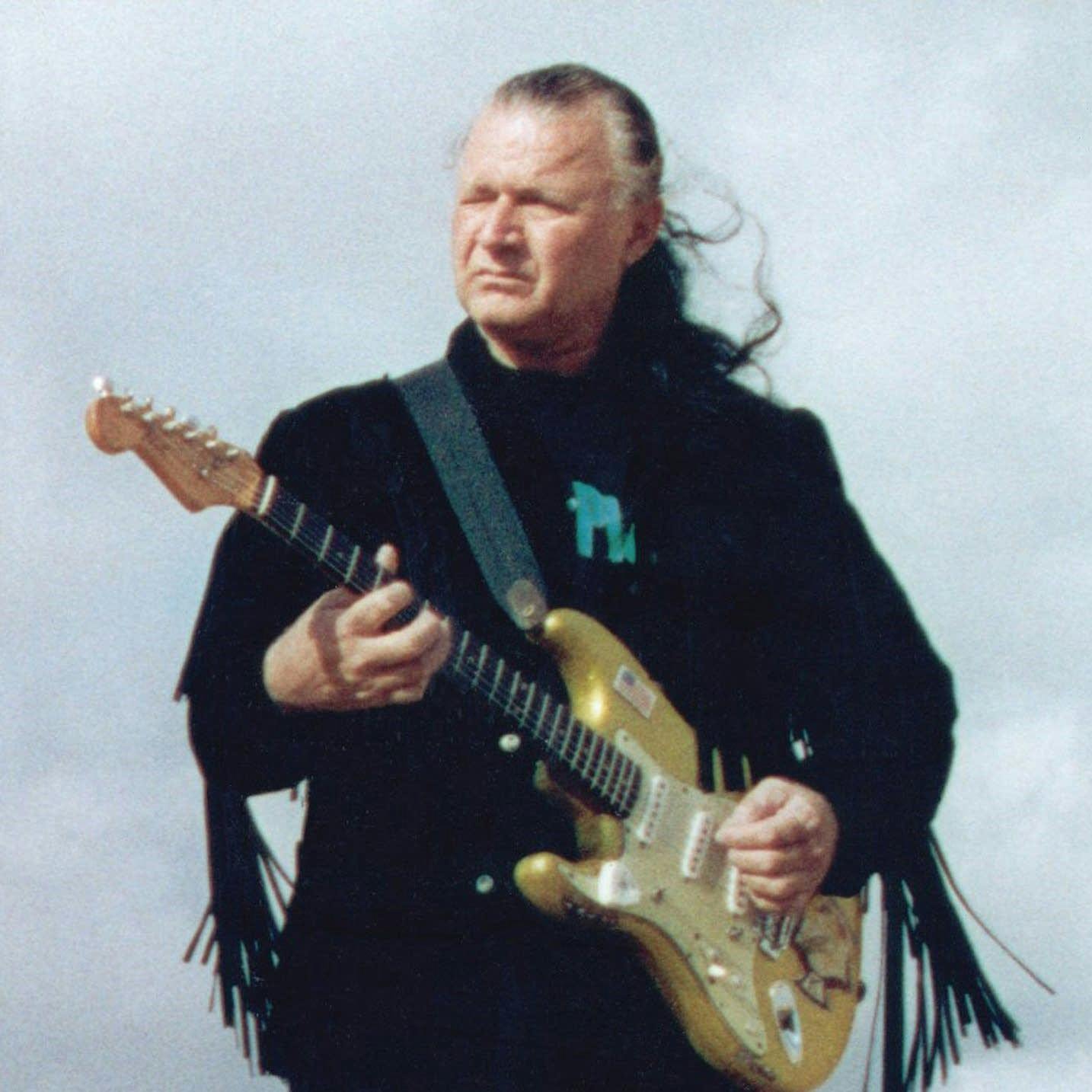 Regresan los MC5, la mítica banda de la contracultura de los 60; surfeamos por las notas de Dick Dale conmemorando 3 años de su partida; y más
