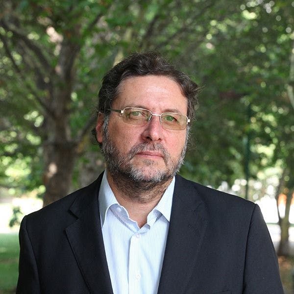 Premio Nacional de Historia: Hay que trabajar para mantenerse en un régimen democrático, republicano”