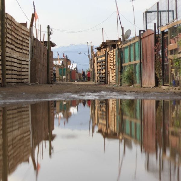 TECHO-Chile por estudio de situación de campamentos: 59 mil familias residen amenazados con riesgos naturales