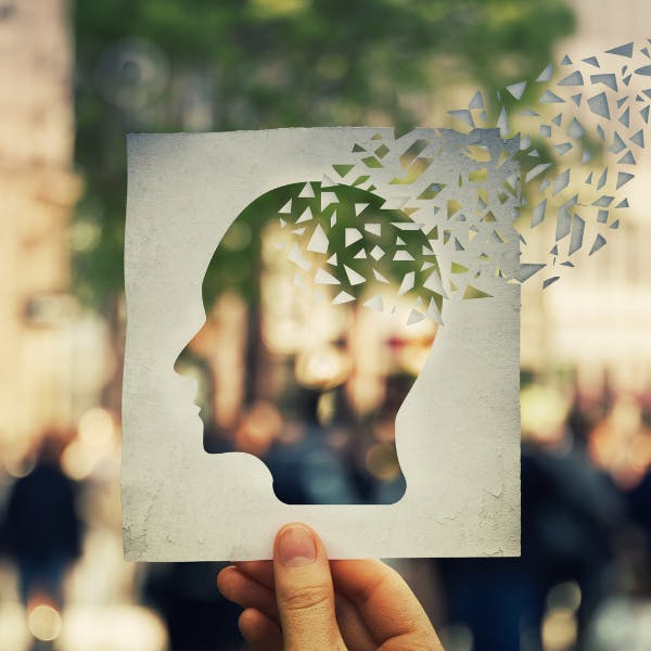 Neuróloga Andrea Slachevsky: “El envejecimiento es uno de los principales factores de riesgo del Alzheimer y otras demencias”