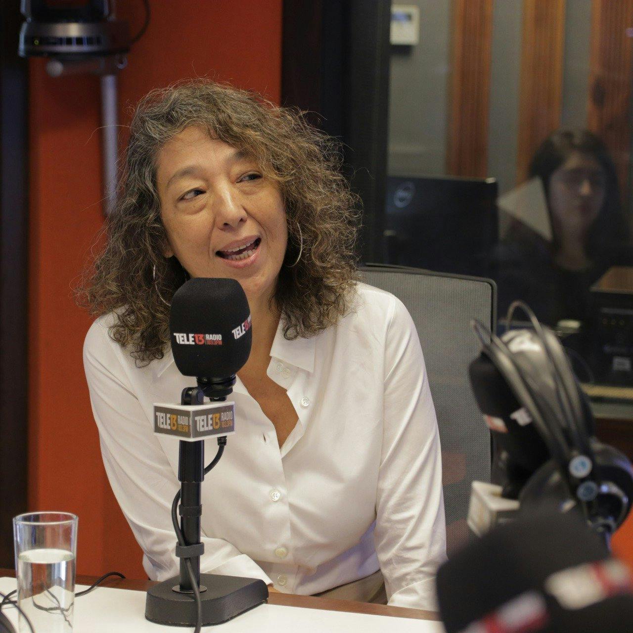 Kathya Araujo: “A lo largo de esta décadas han ido creciendo los grados de desconfianza muy alta en las instituciones”