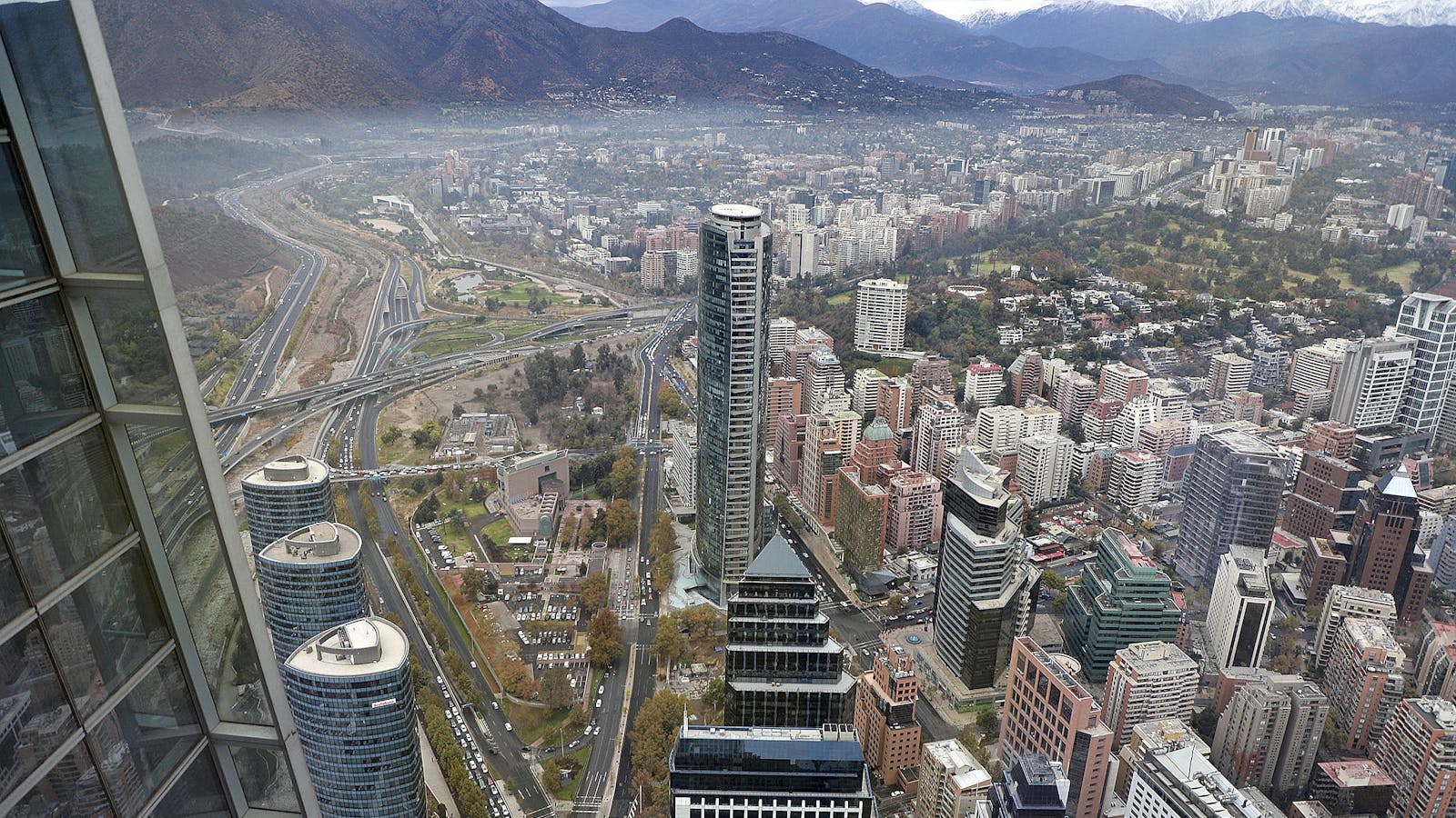 Osvaldo Segovia, economista: "Chile sigue siendo dentro de Sudamérica un alumno que puede pasar el ramo"