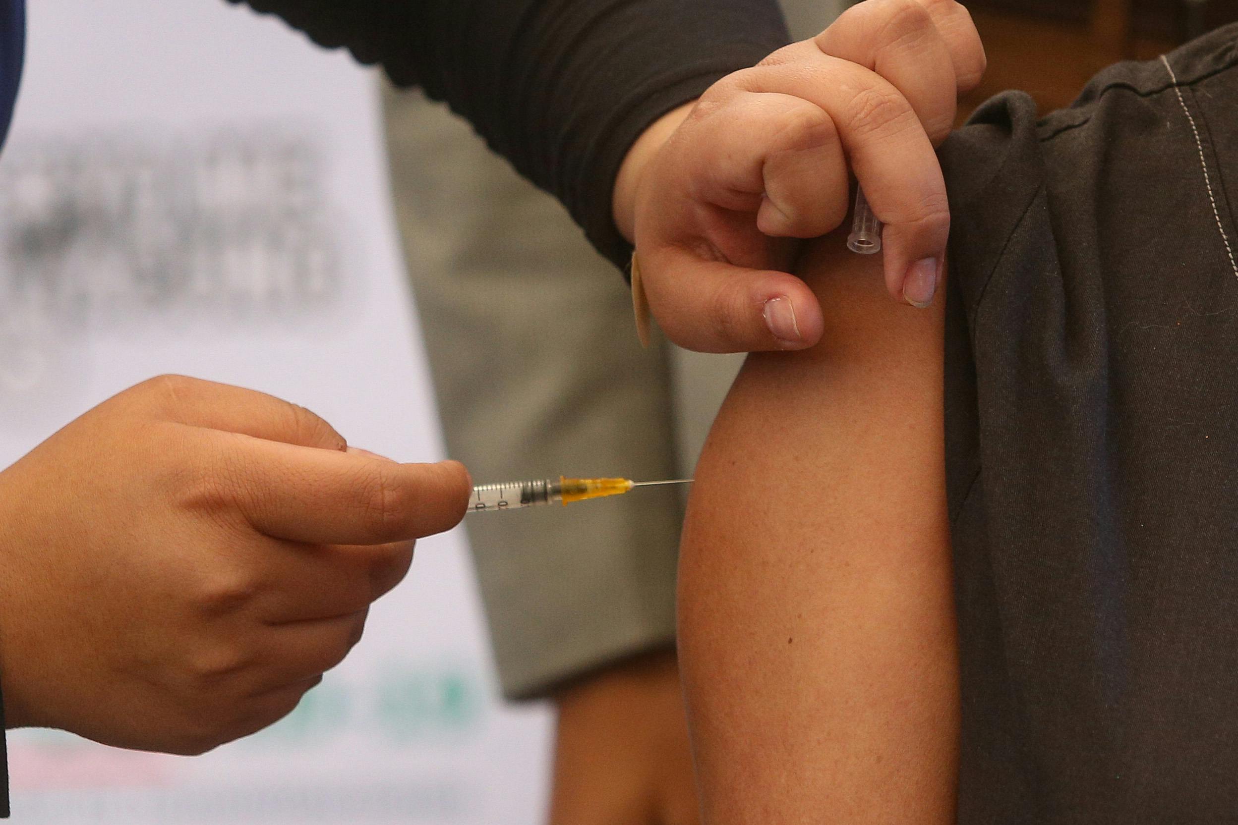 Infectóloga Lorena Tapia y vacunación bivalente: Se tiene que ir reforzando, variando año a año como la del virus de la influenza