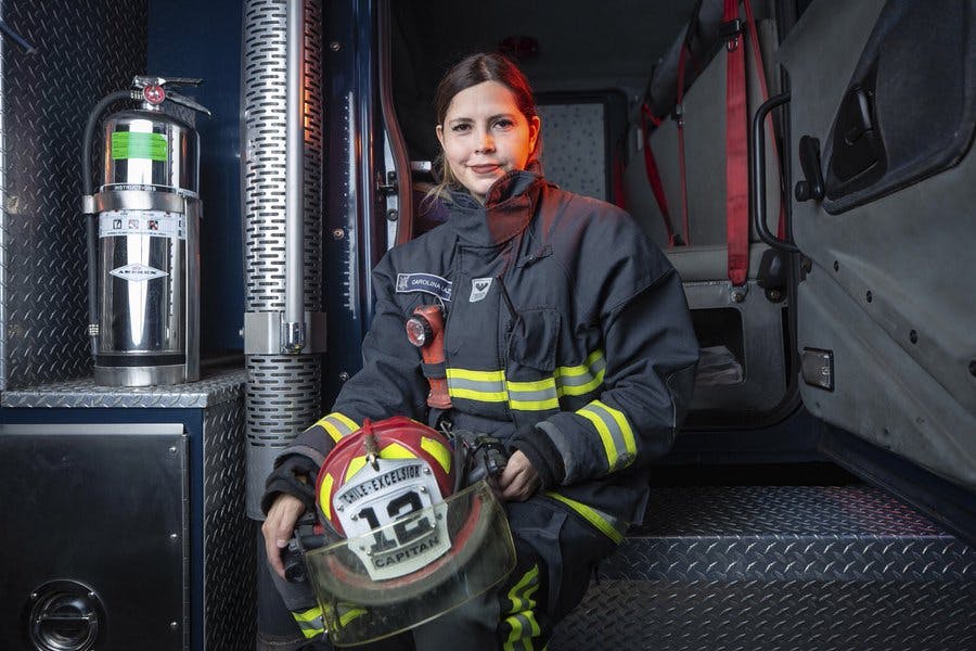 Primera mujer Capitana del Cuerpo de Bomberos de Santiago y campaña para ser voluntario