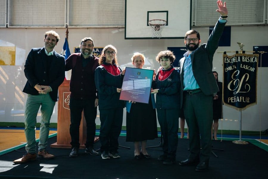 Escuela Emilia Lascar de Peñaflor fue reconocida como la más innovadora del mundo.